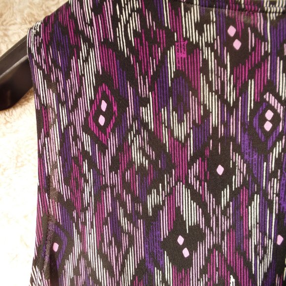 Roz & Ali black stretchy top with purple & pink geometric design 1X - Picture 4 of 5